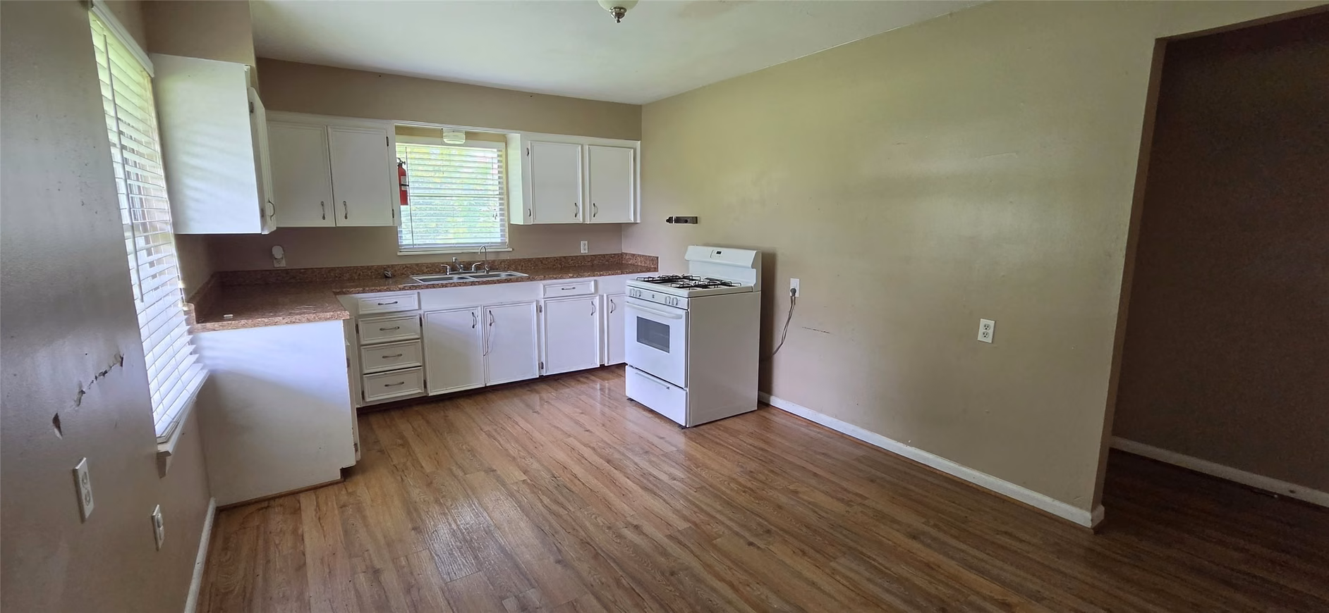 Photo 5 of 15623 Lee Road, Houston, TX