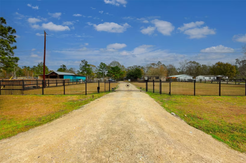 Photo of 2373 Crockett Martin Road, Conroe, TX