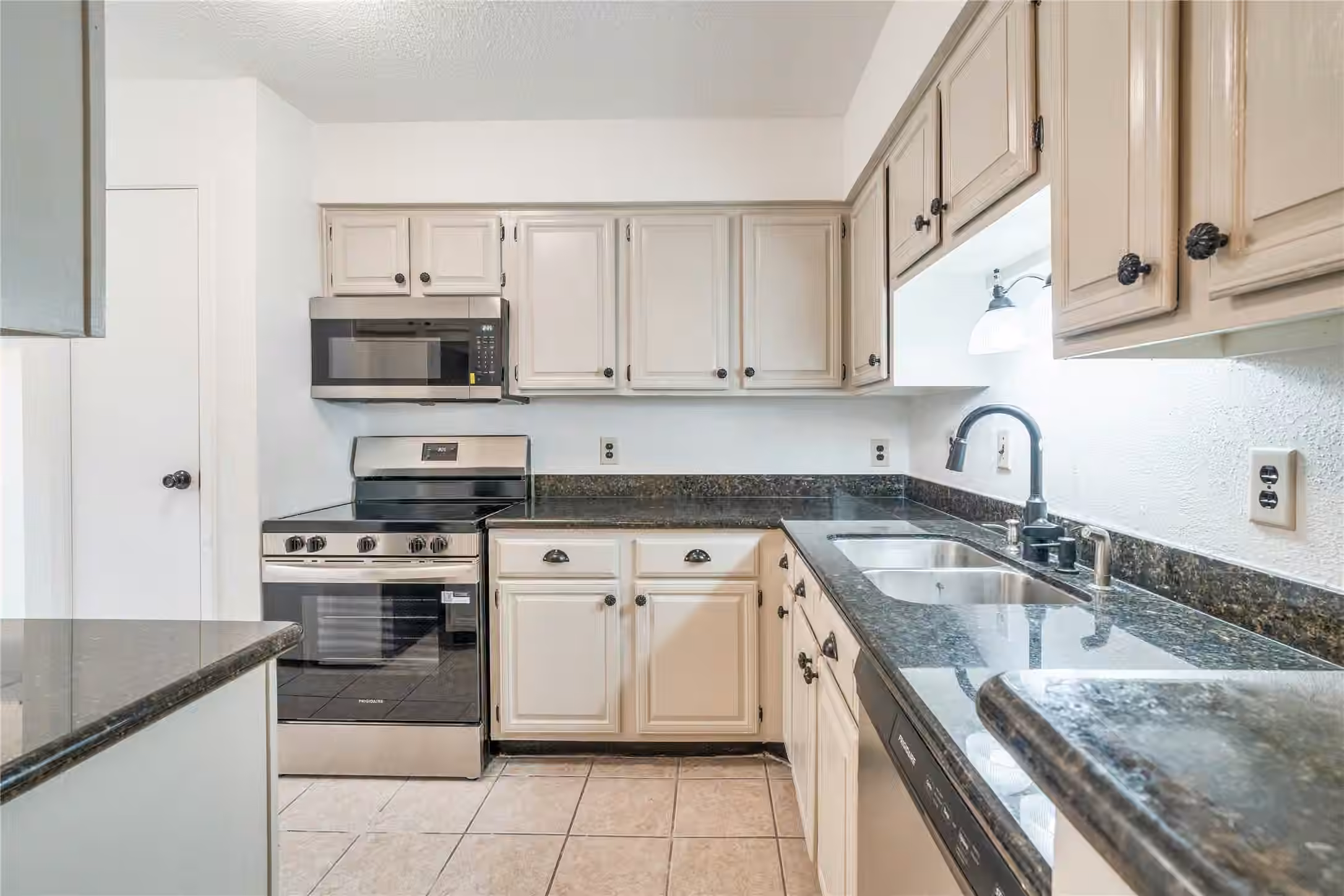 Photo 5 of 17814 Kings Park Lane, Houston, TX