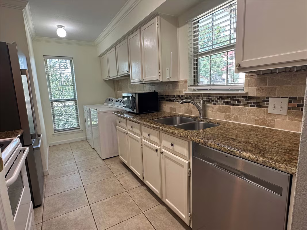 Photo 2 of 2120 El Paseo Street 806, Houston, TX
