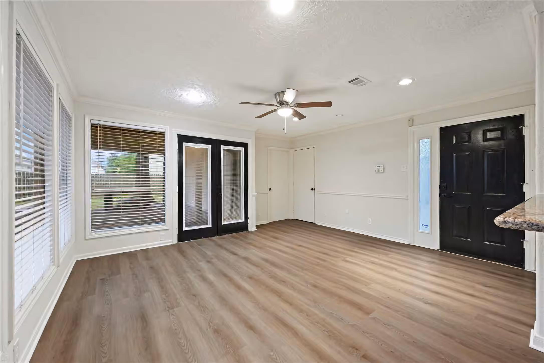 Photo 6 of 15239 Parkville Drive, Houston, TX