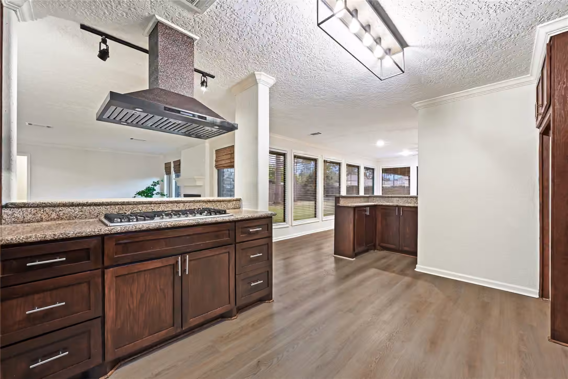 Photo 7 of 15239 Parkville Drive, Houston, TX