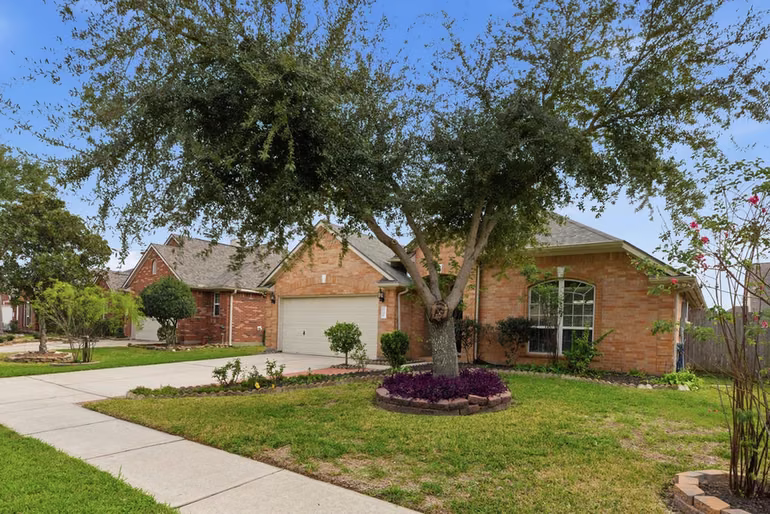 Photo 3 of 1318 Diamante Drive, Pasadena, TX