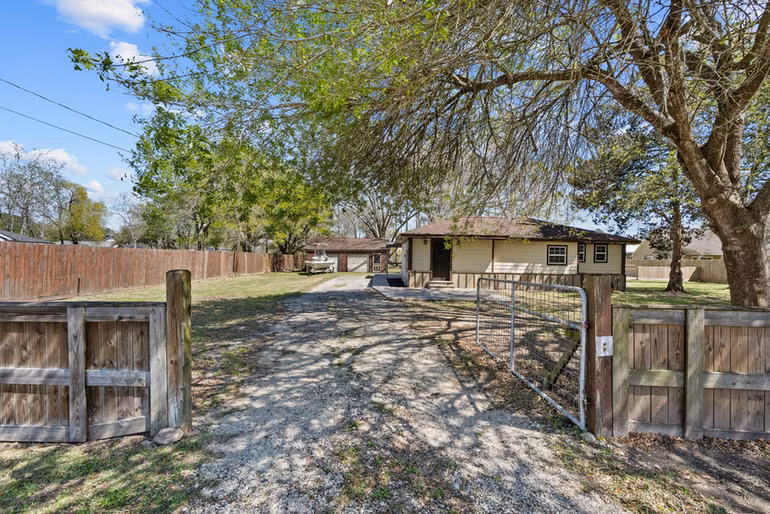 Photo 6 of 7117 Avenue D, Santa Fe, TX