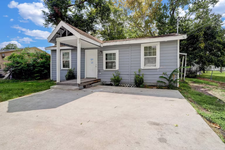Photo 2 of 7438 Bywood Street, Houston, TX