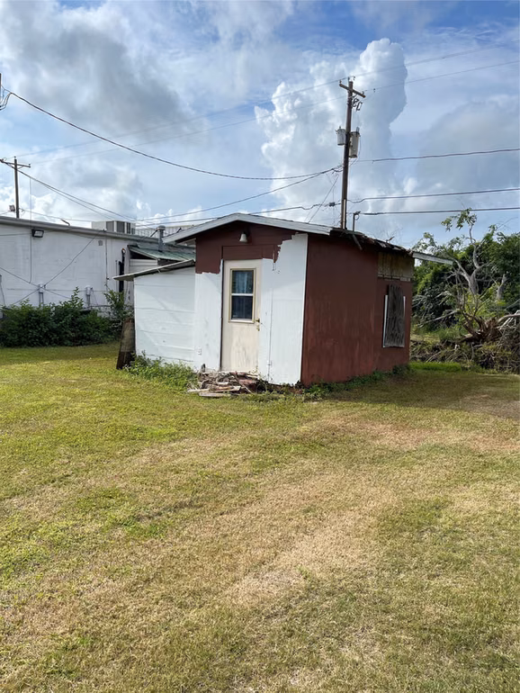 Photo 4 of 1022 W Broad Street, Freeport, TX