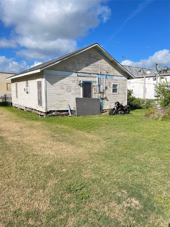Photo 6 of 1022 W Broad Street, Freeport, TX