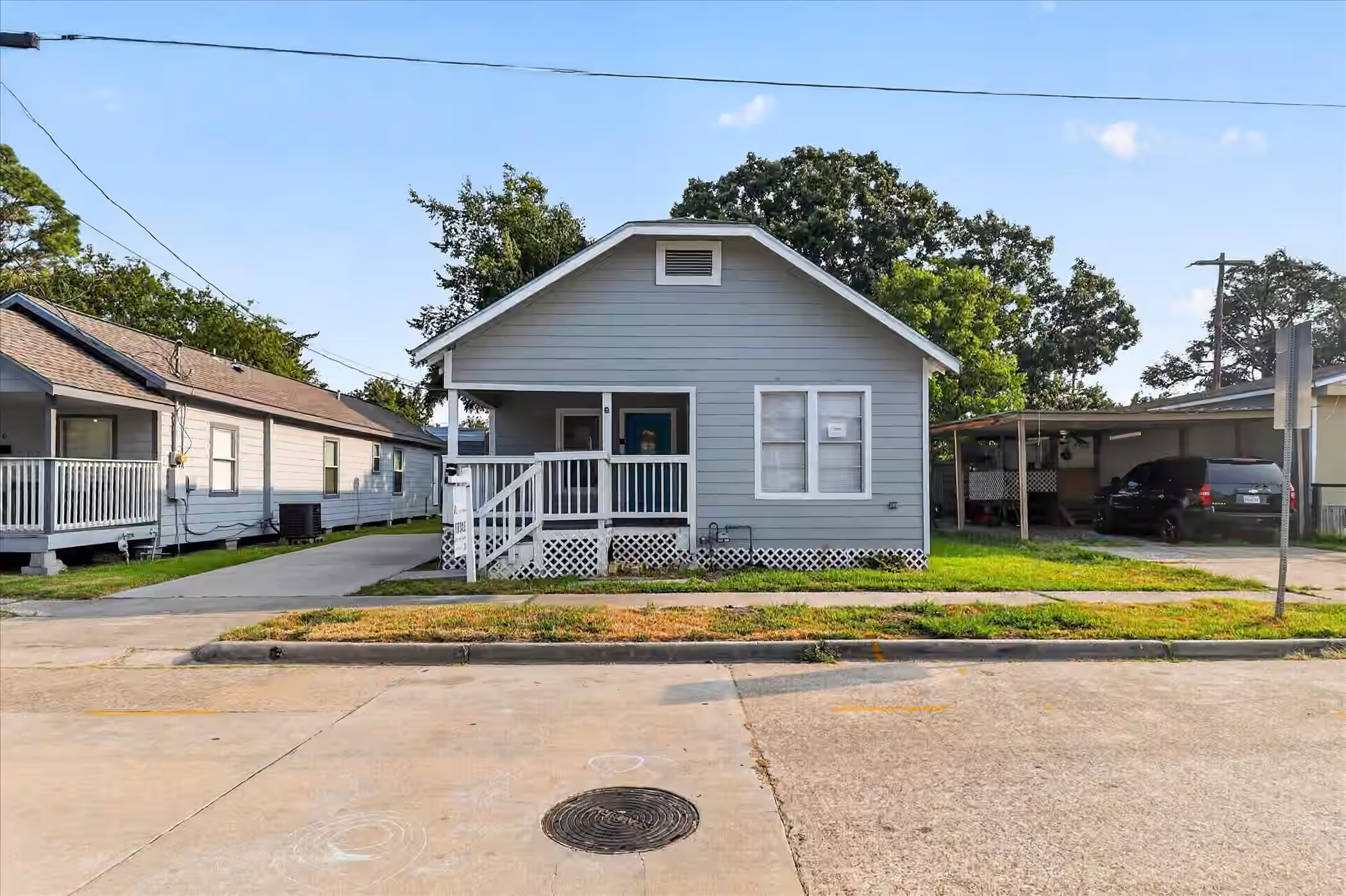 Photo 2 of 320 E Murrill Street, Baytown, TX