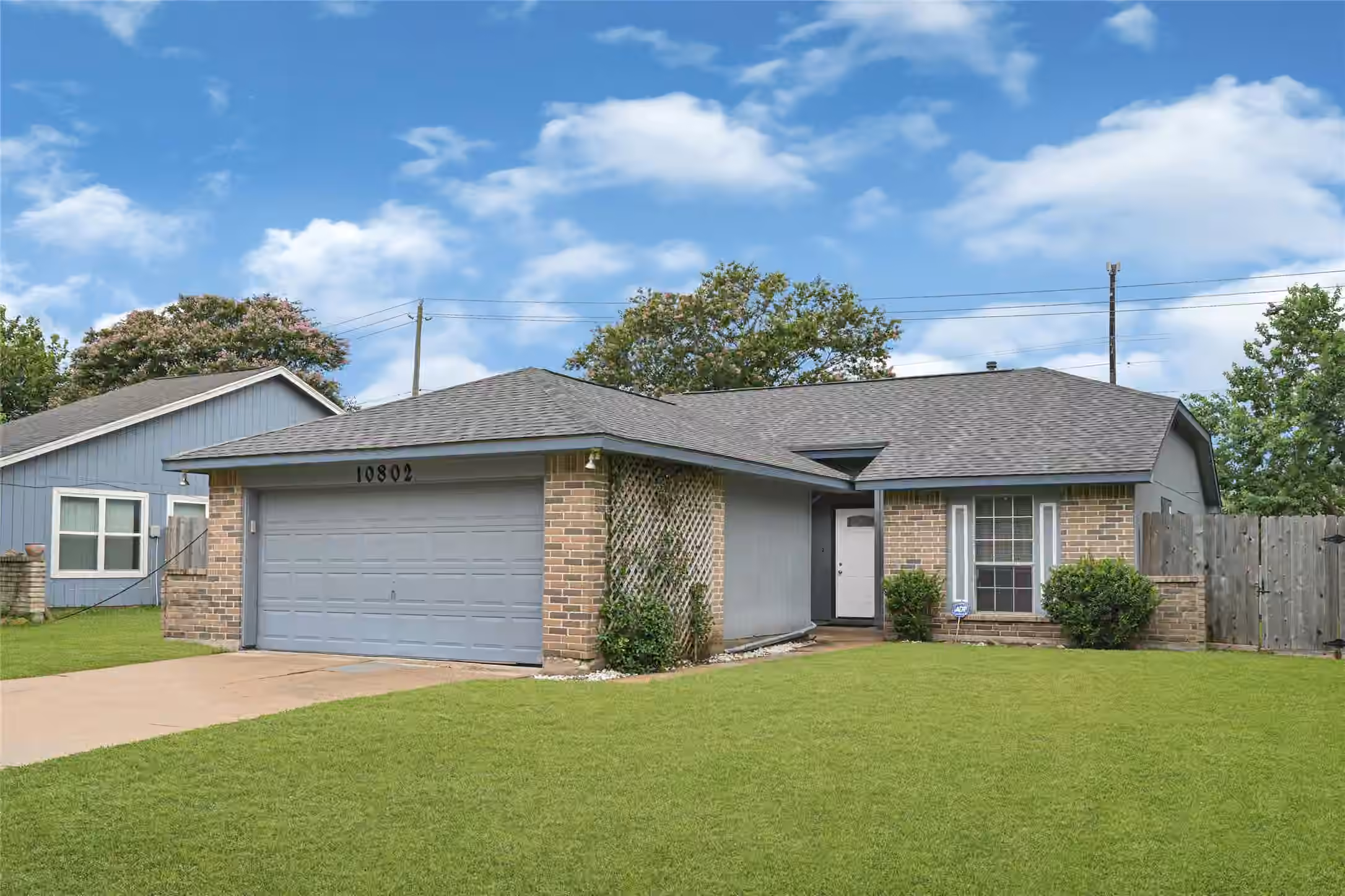 Photo of 10802 Forest Leaf Drive, Sugar Land, TX