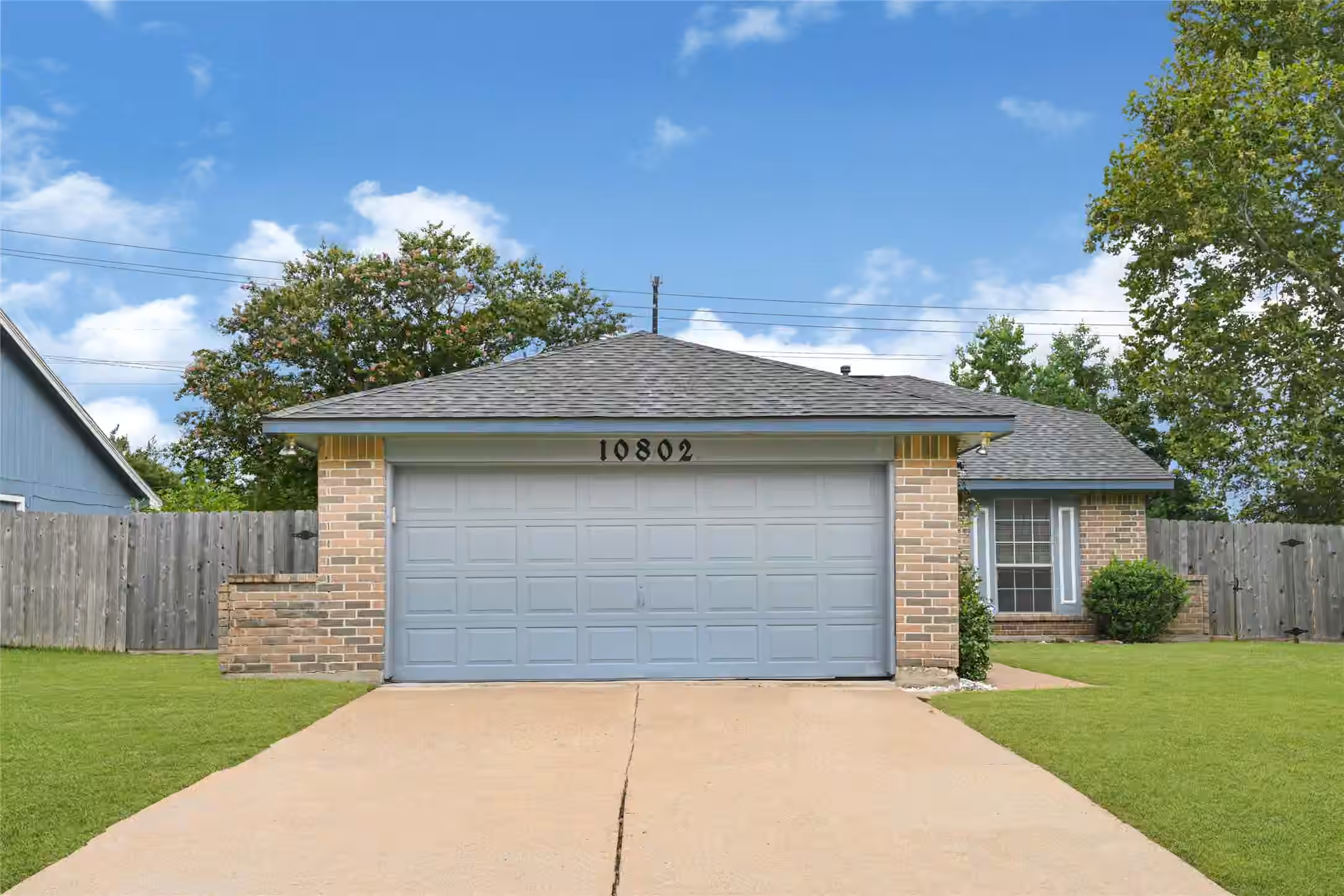 Photo 2 of 10802 Forest Leaf Drive, Sugar Land, TX