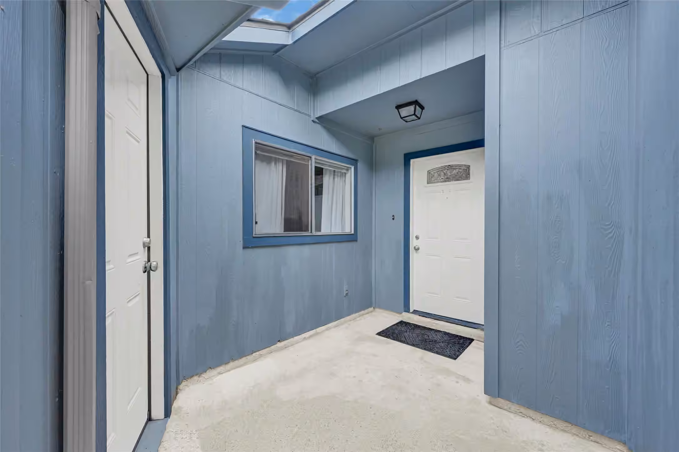 Photo 3 of 10802 Forest Leaf Drive, Sugar Land, TX