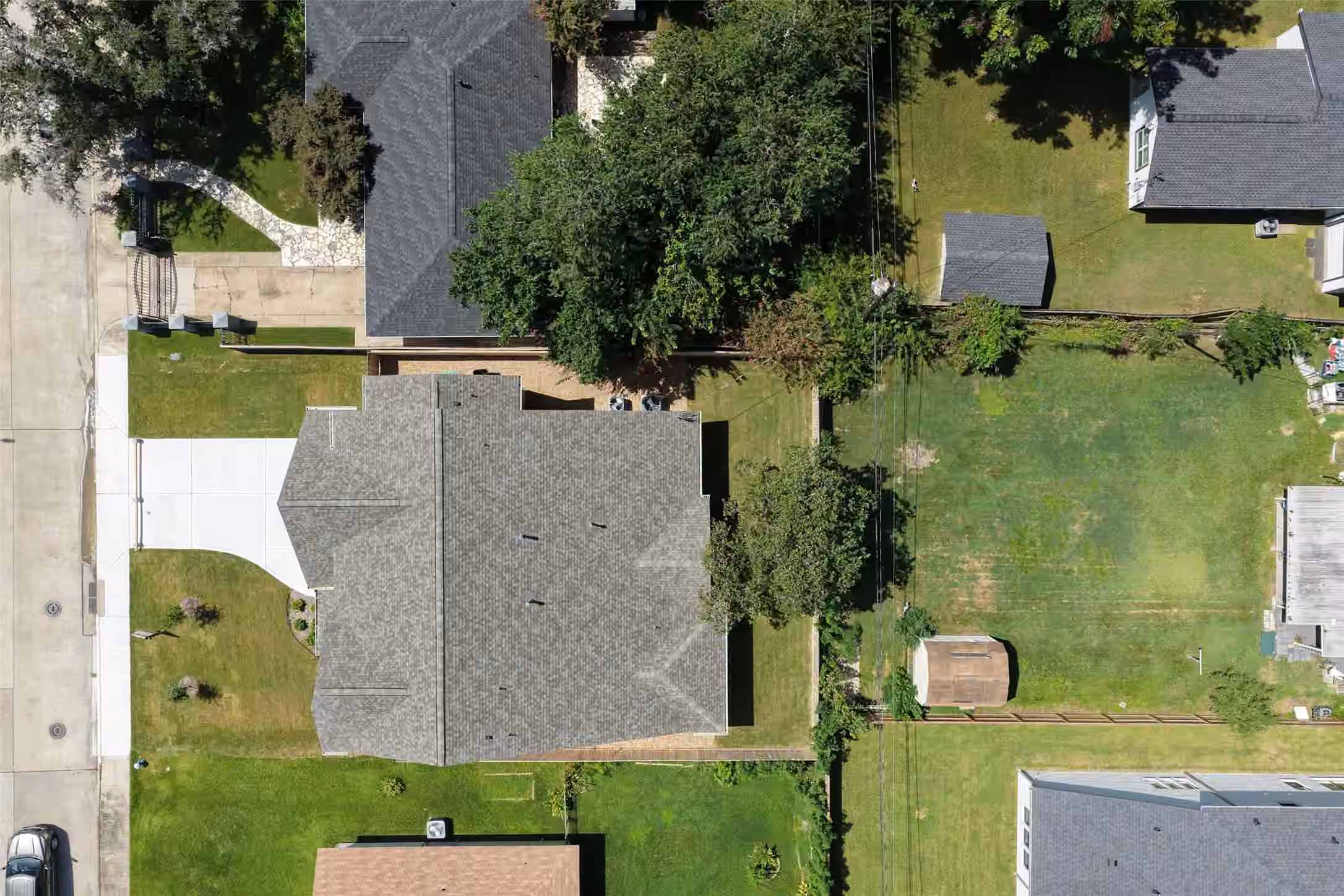 Photo 3 of 1859 Lynnview Drive, Houston, TX