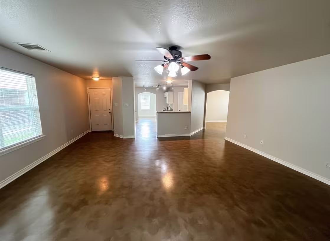 Photo 7 of 9949 Kingfisher Drive, Conroe, TX