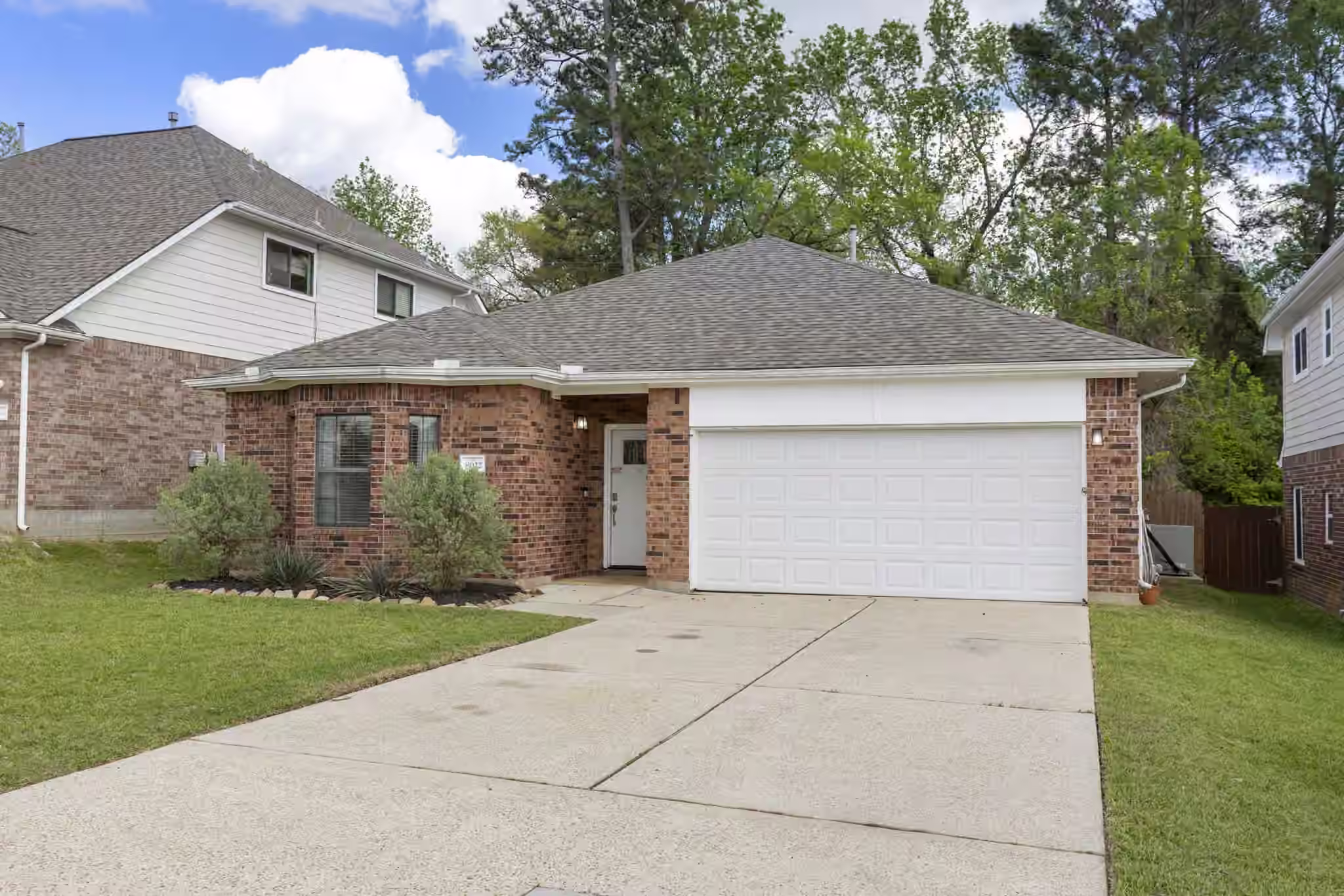 Photo 4 of 8022 N Tarrytown Crossing Drive, Conroe, TX