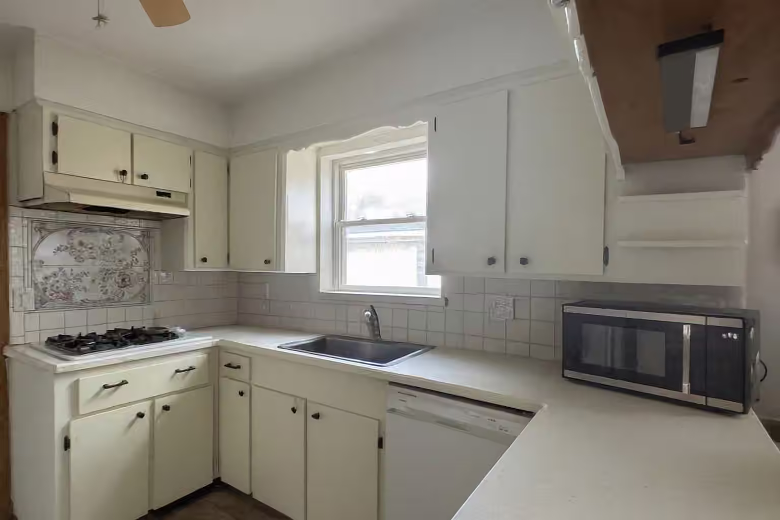 Photo 7 of 9722 Braesmont Drive, Houston, TX