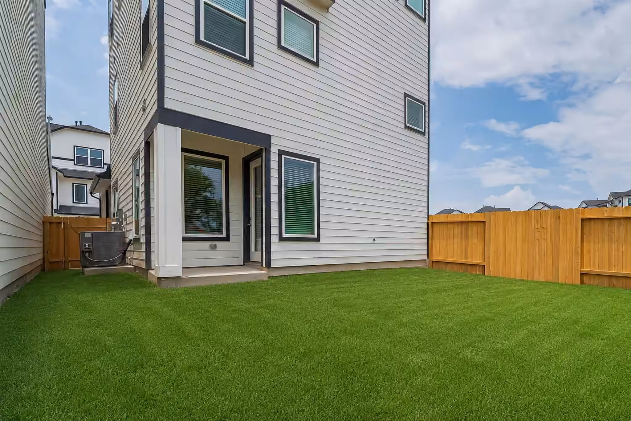 Photo 3 of 8933 Grovner Place, Houston, TX