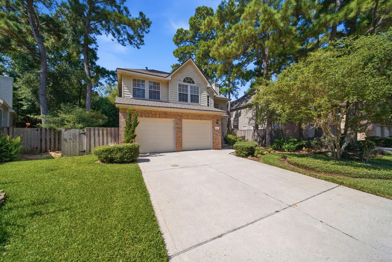 Photo 3 of 96 E Lakeridge Drive, The Woodlands, TX
