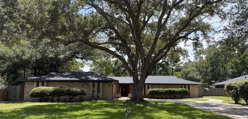 Photo 3 of 410 Riverside Drive, Alvin, TX