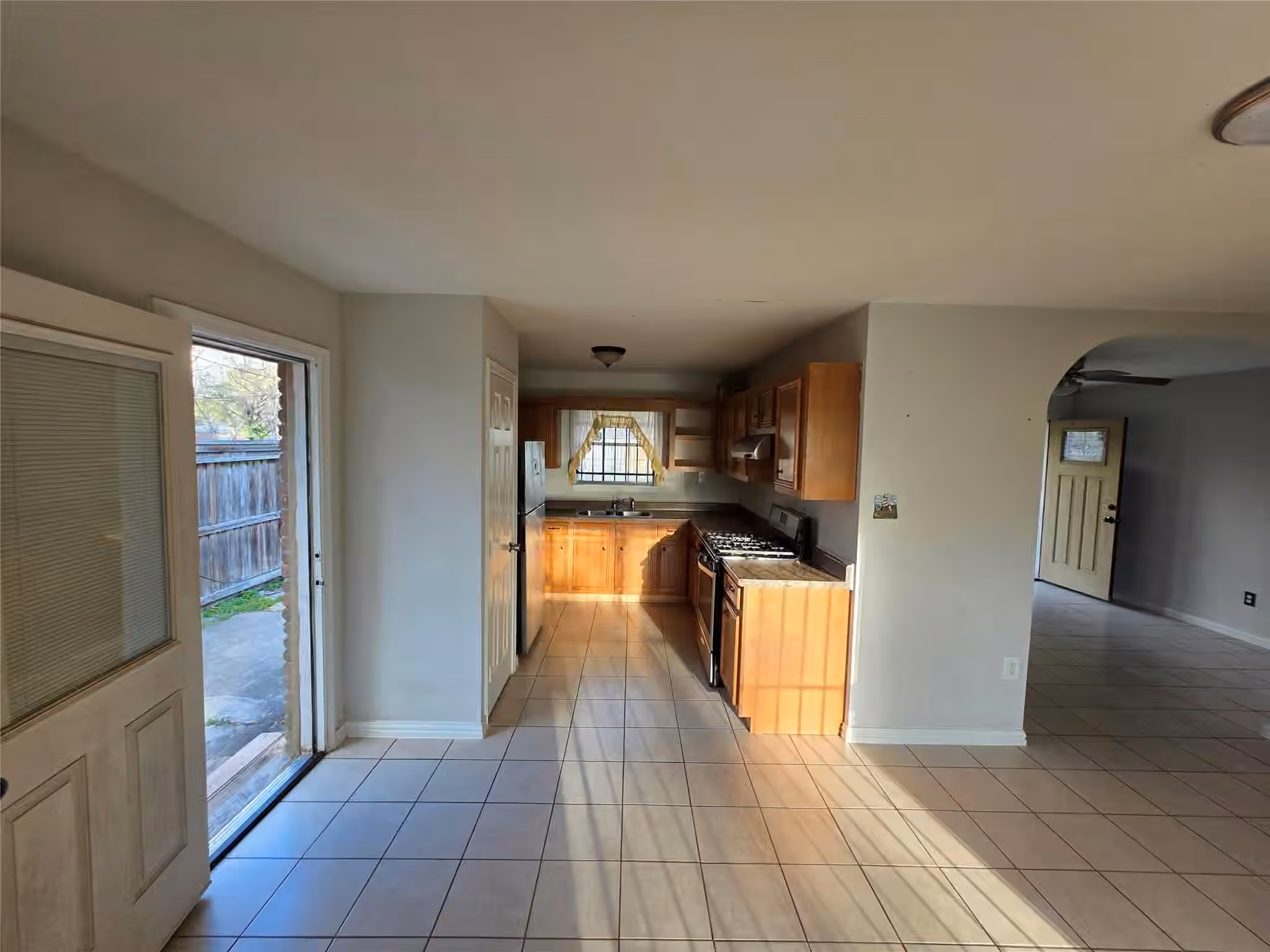 Photo 5 of 10424 Ballantine Street, Houston, TX