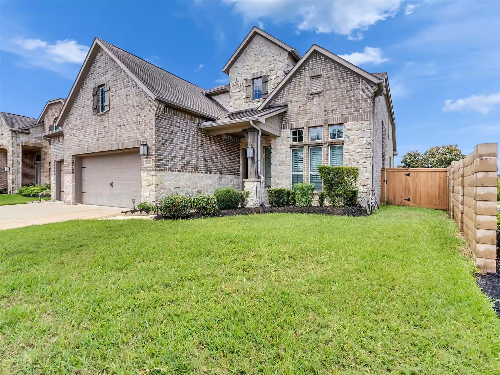 Photo 2 of 10302 Muir Peak Drive, Rosharon, TX