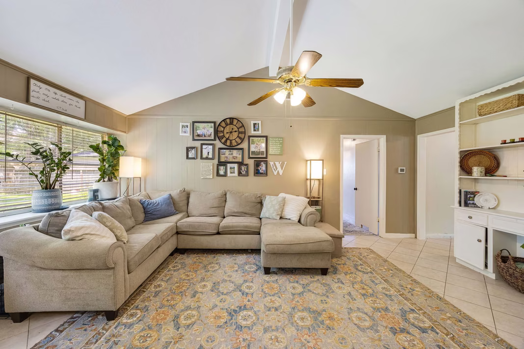 Photo 3 of 9314 Vickijohn Drive, Houston, TX