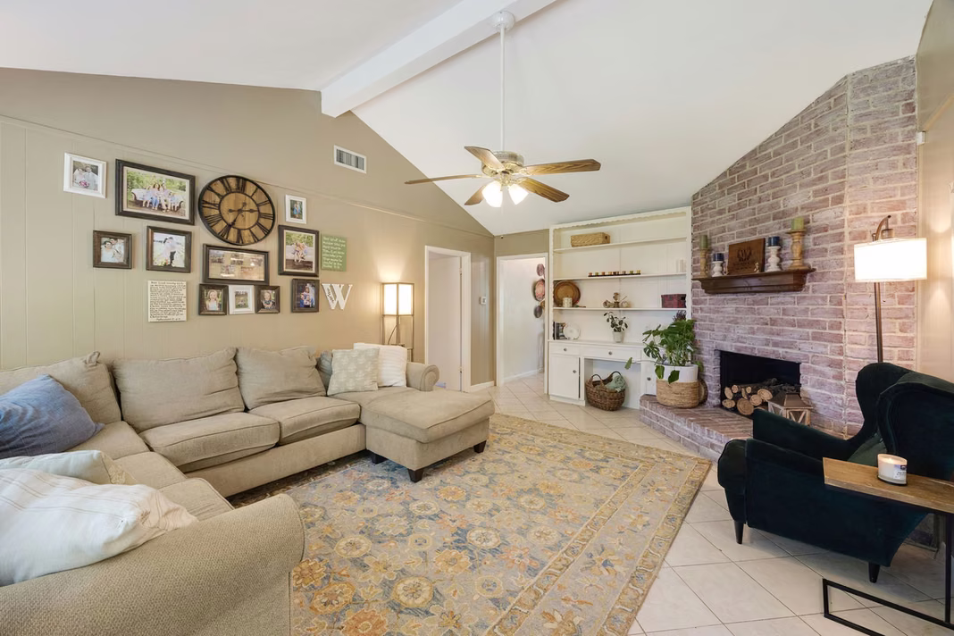 Photo 4 of 9314 Vickijohn Drive, Houston, TX