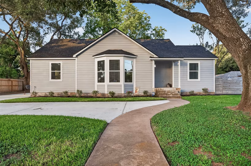 Photo 4 of 723 N Meyer Street, Sealy, TX