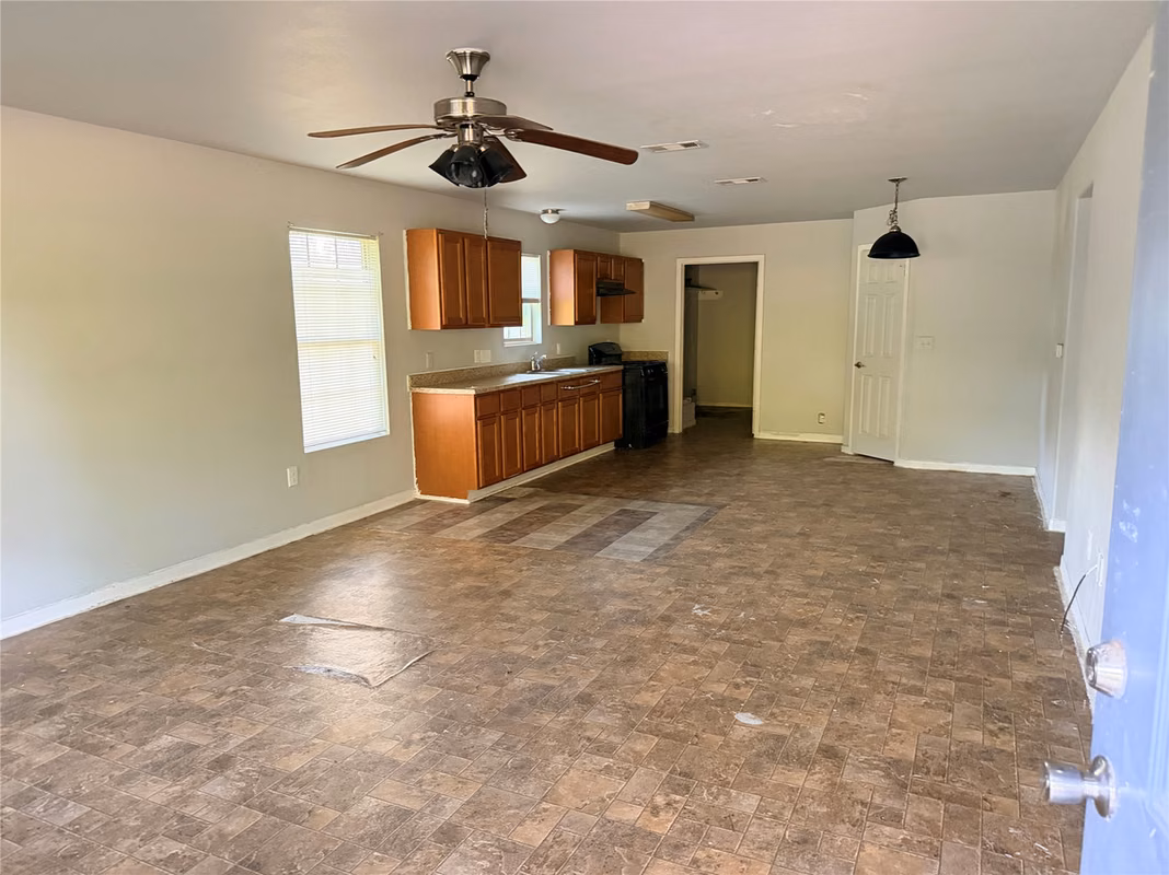 Photo 3 of 424 Baker Circle, Ames, TX