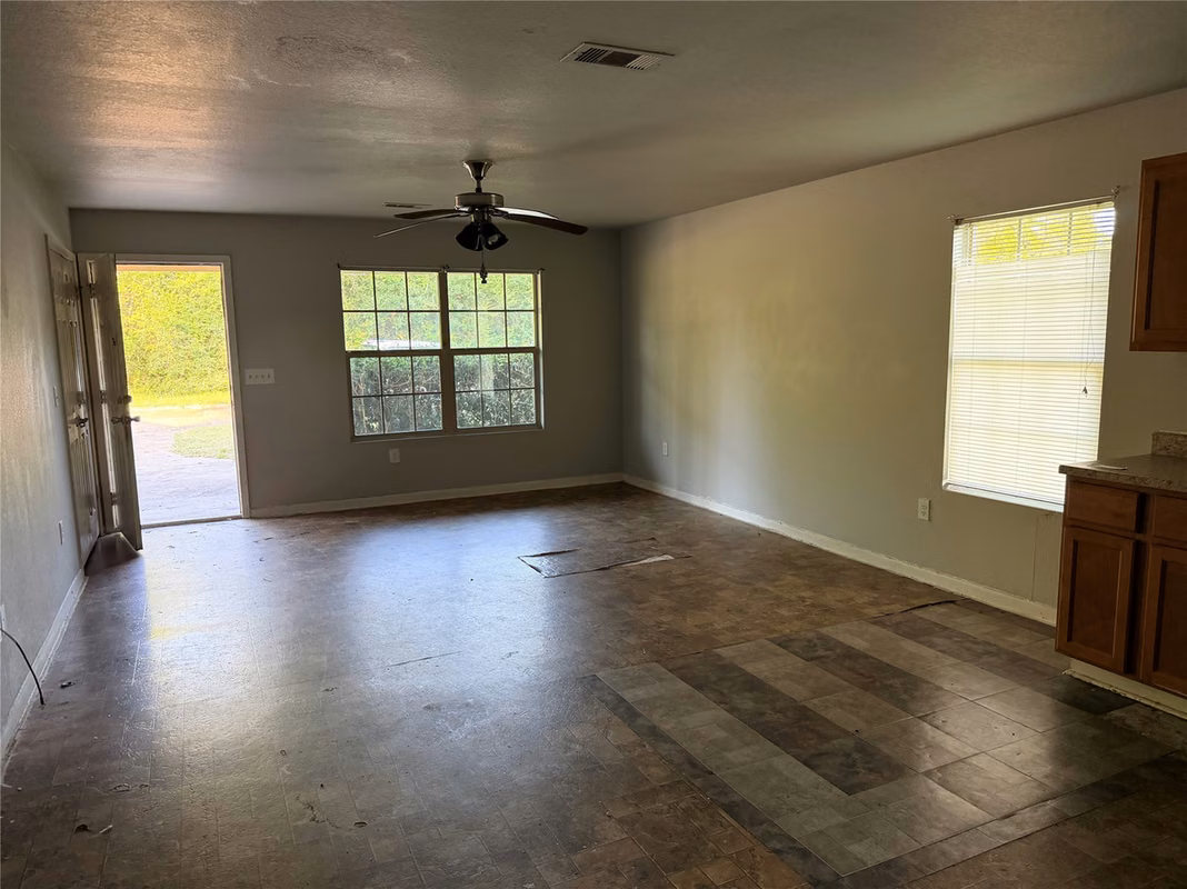 Photo 5 of 424 Baker Circle, Ames, TX