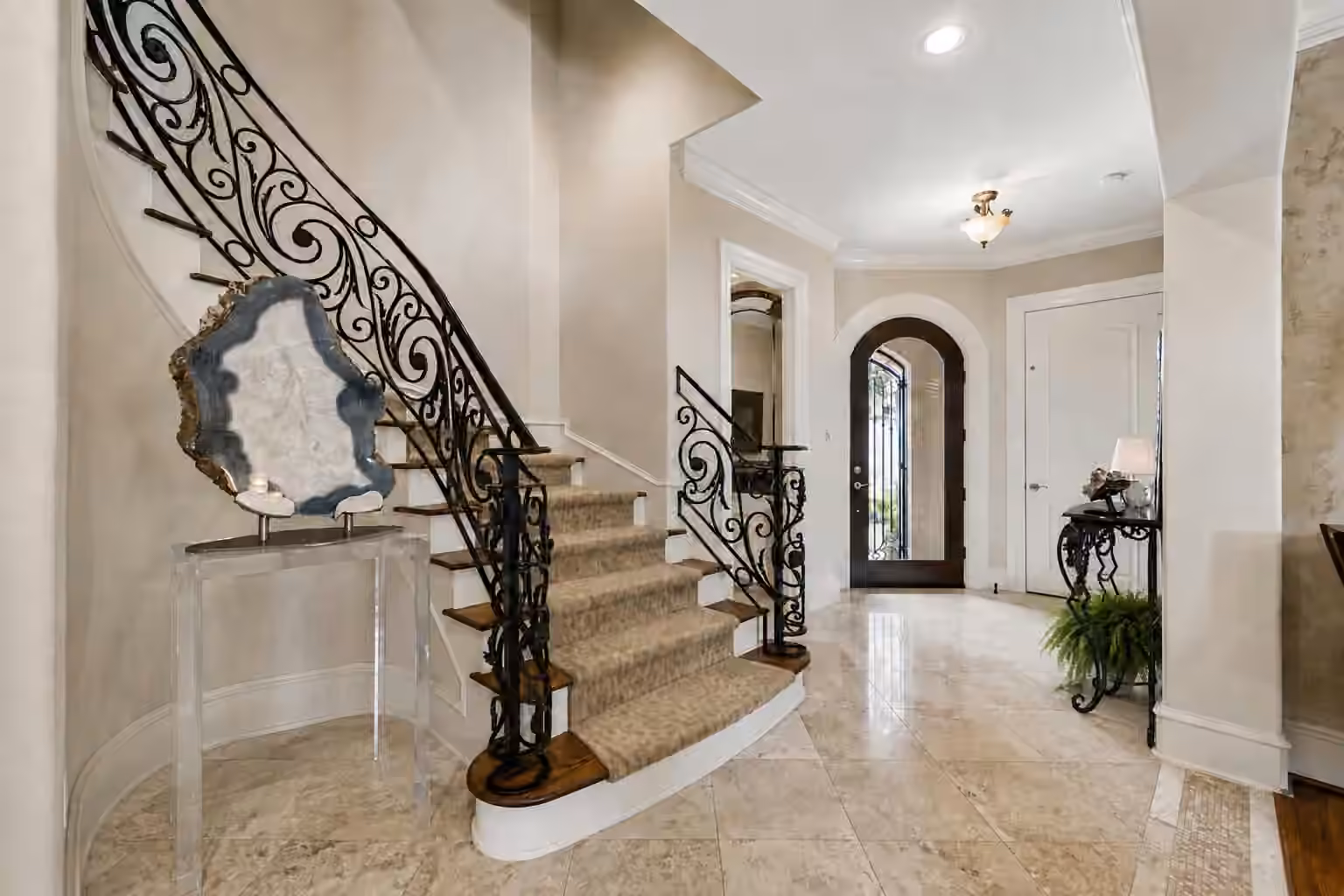 Photo 3 of 3016 Mid Lane B, Houston, TX