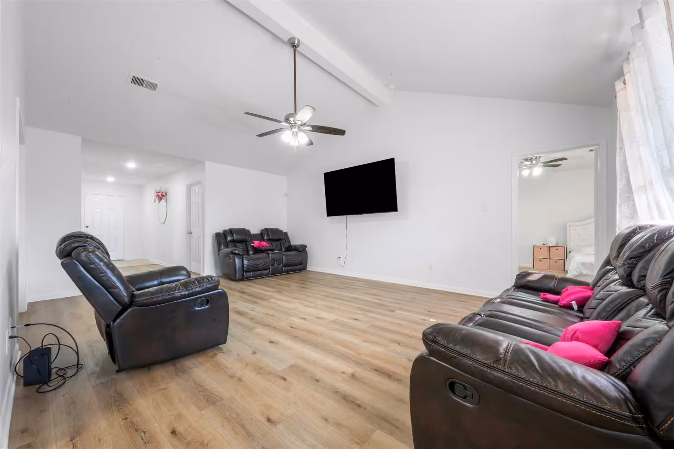 Photo 4 of 830 Paradise Road, Baytown, TX