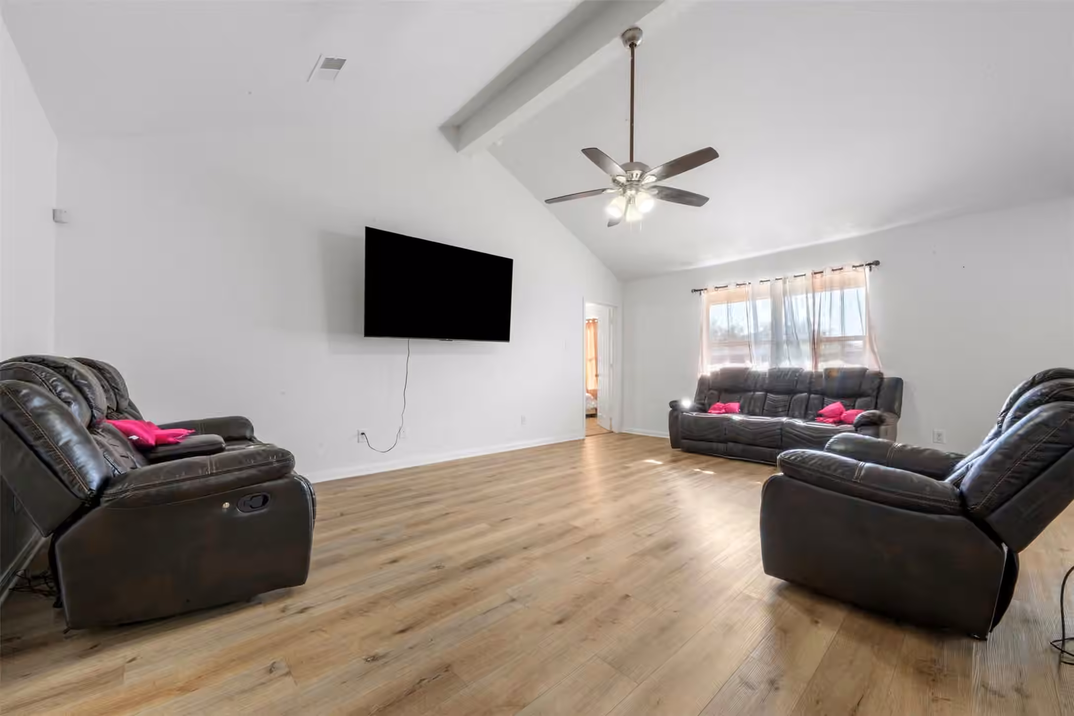Photo 5 of 830 Paradise Road, Baytown, TX