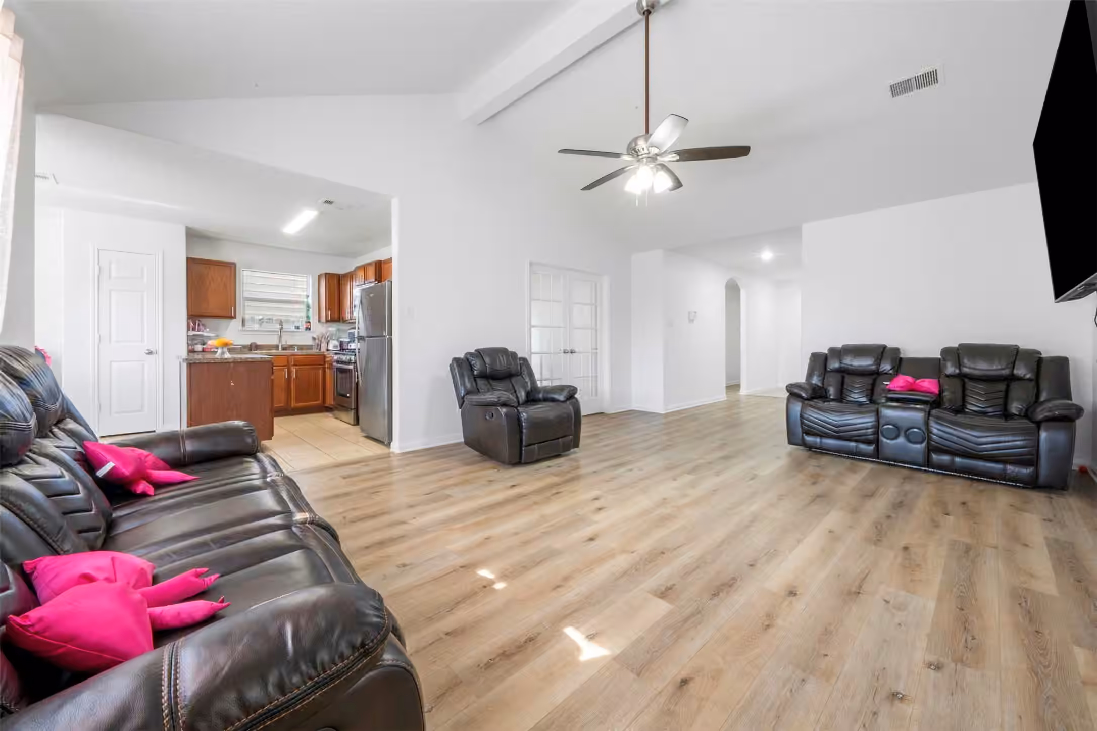 Photo 6 of 830 Paradise Road, Baytown, TX
