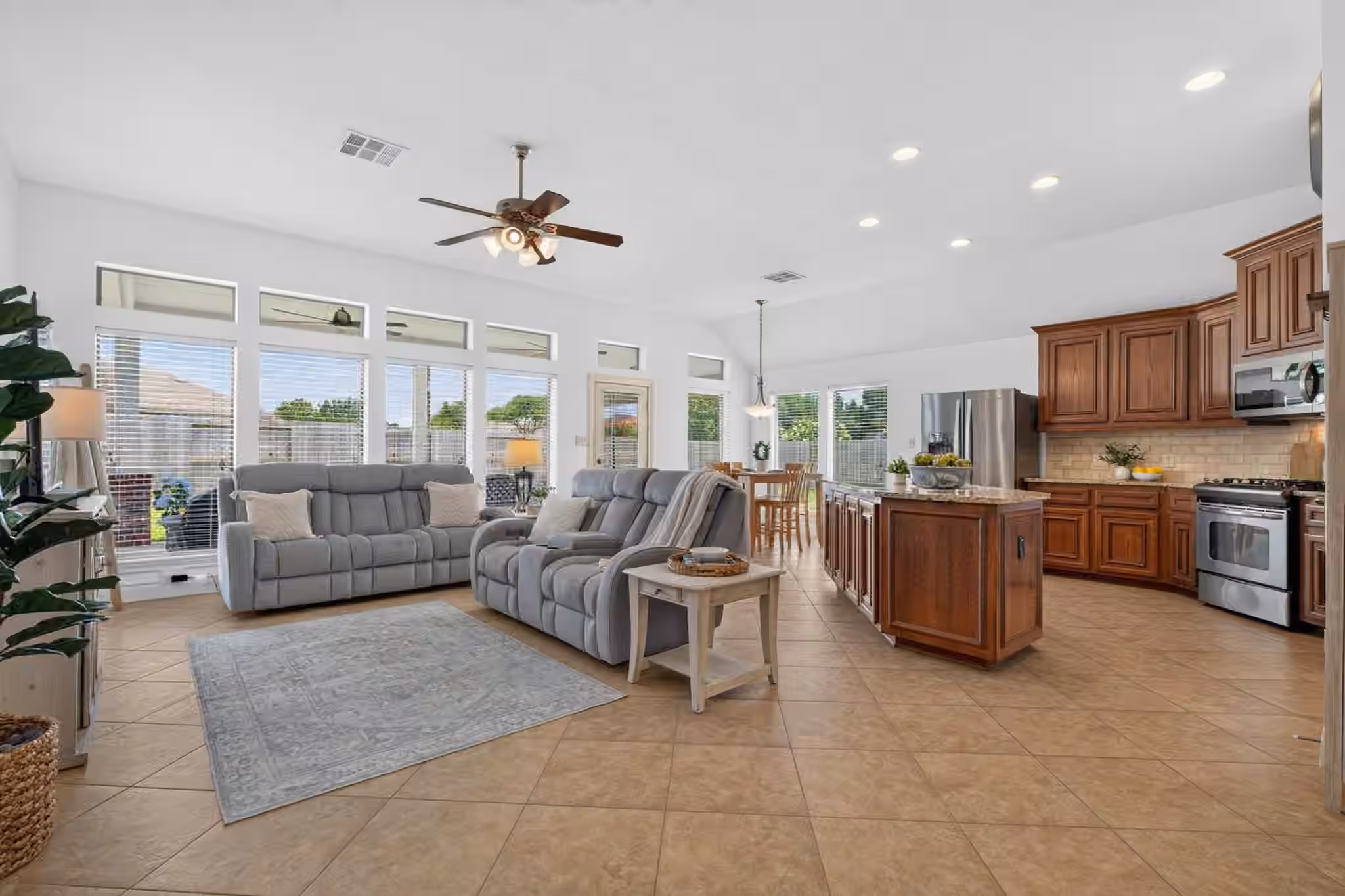 Photo 5 of 31806 Oak Thicket Court, Conroe, TX