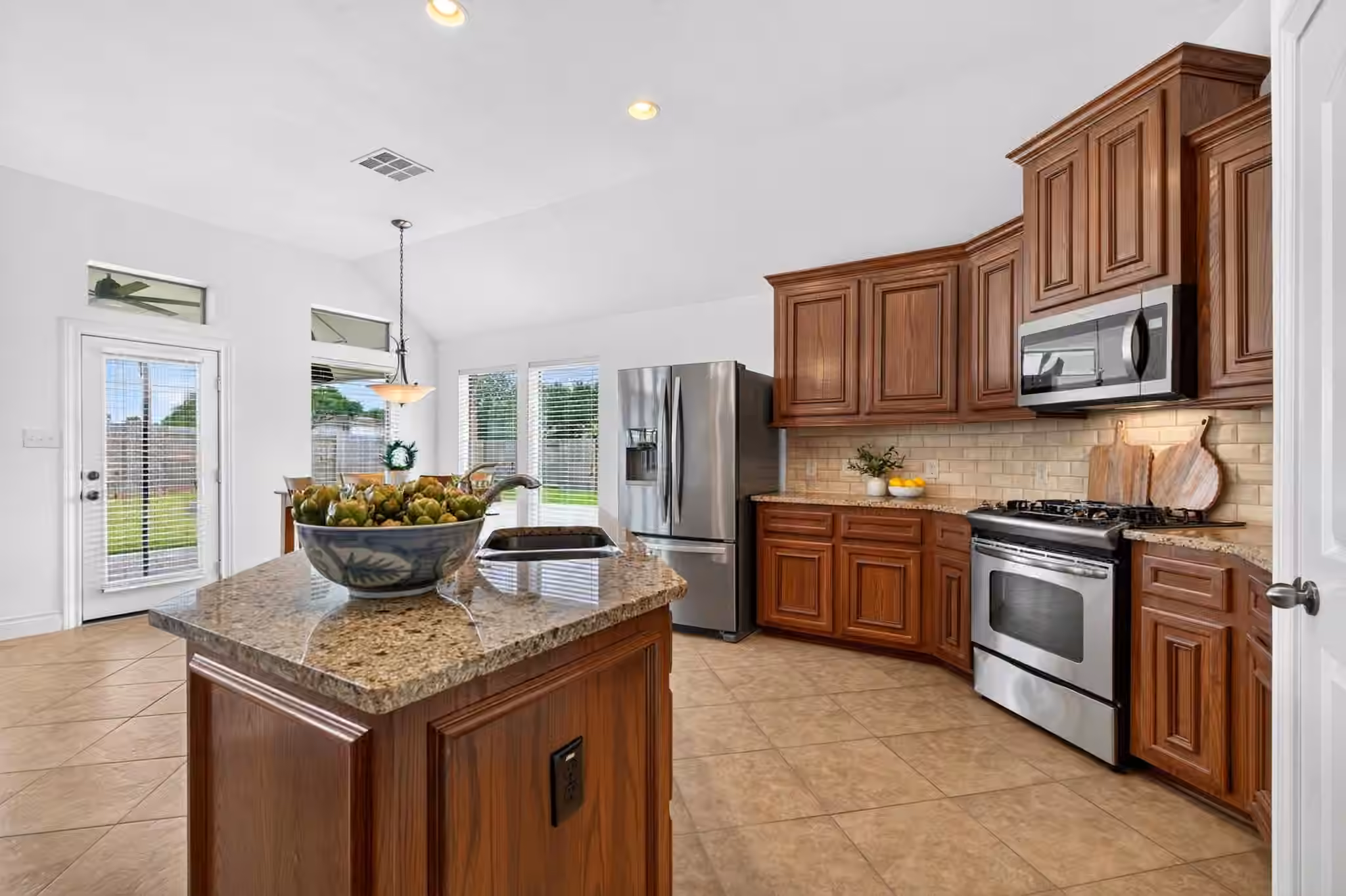 Photo 7 of 31806 Oak Thicket Court, Conroe, TX