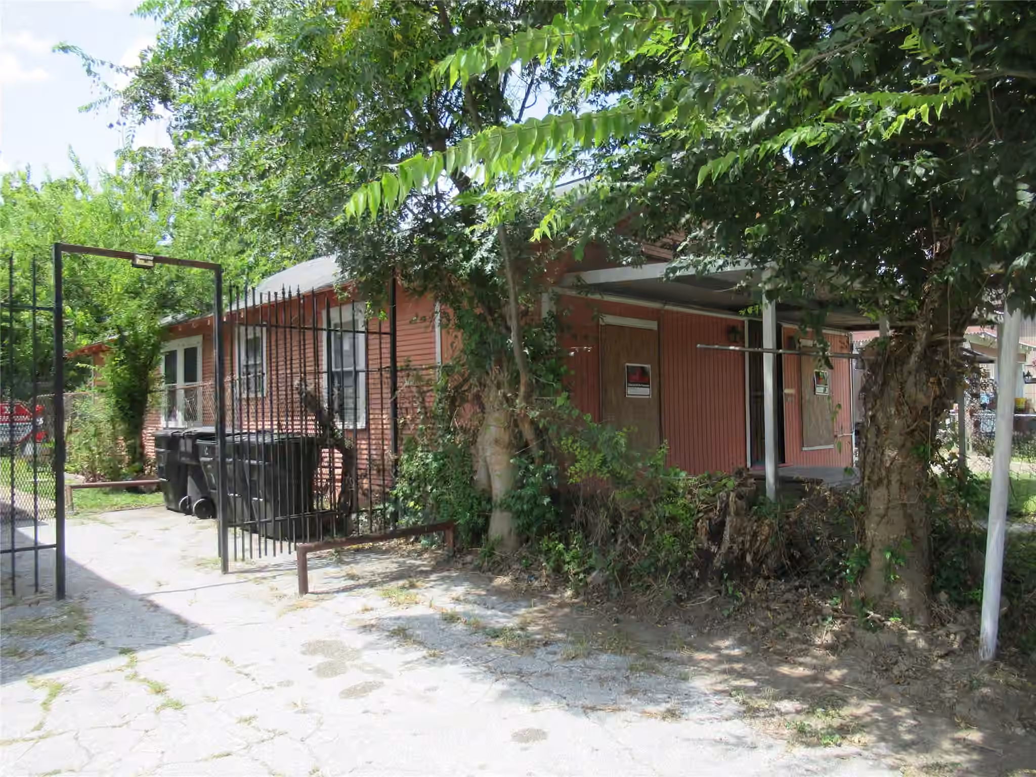 Photo 5 of 3510 Attucks Street, Houston, TX