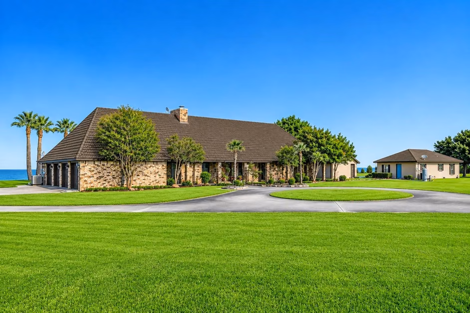 Photo 3 of 11212 Cedar Gully Road, Beach City, TX
