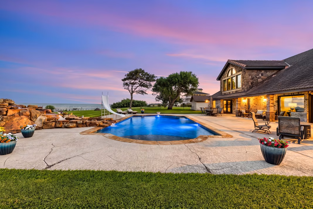 Photo 5 of 11212 Cedar Gully Road, Beach City, TX