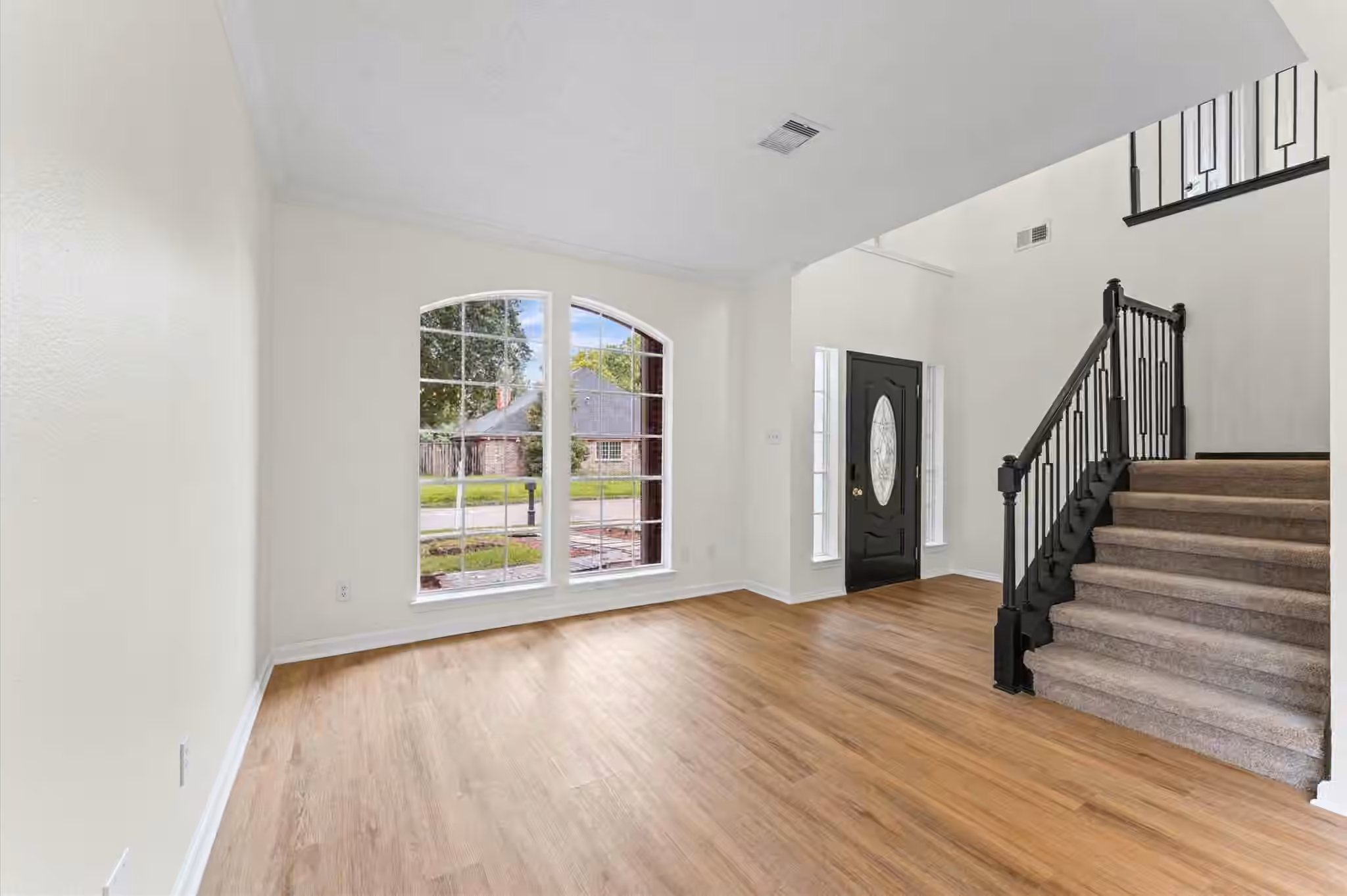 Photo 6 of 2859 Crest Park Drive, Houston, TX