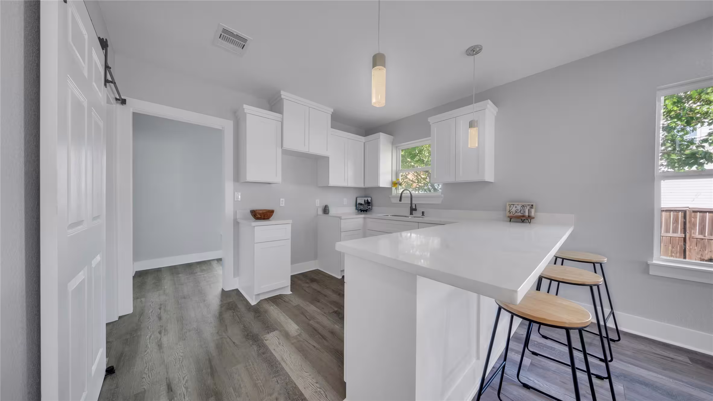 Photo 4 of 207 E Gulf Street, Baytown, TX