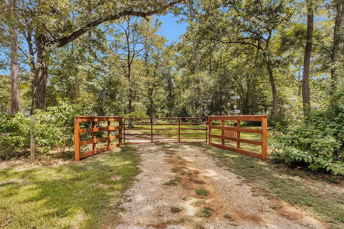 Photo of 10331 Iron Ore Road, Conroe, TX