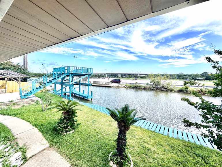 Photo 4 of 27 Marlin Lane, Baytown, TX