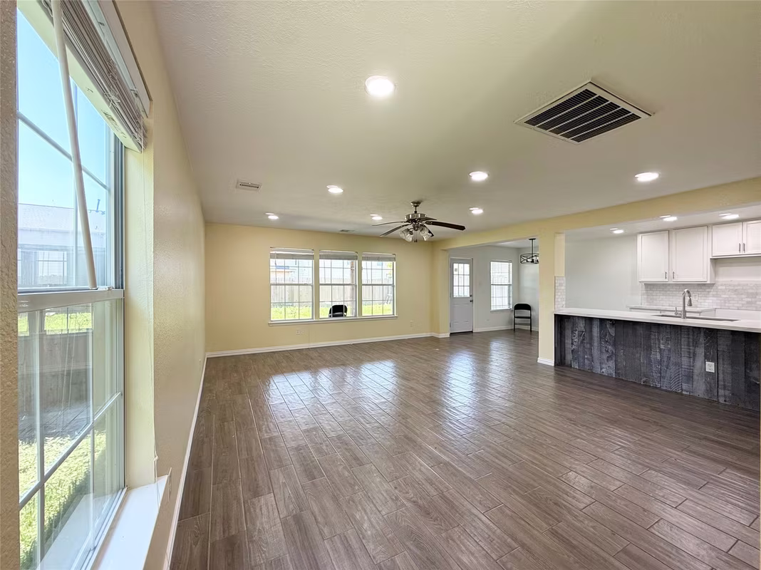 Photo 3 of 910 Staffordale Manor Lane, Houston, TX