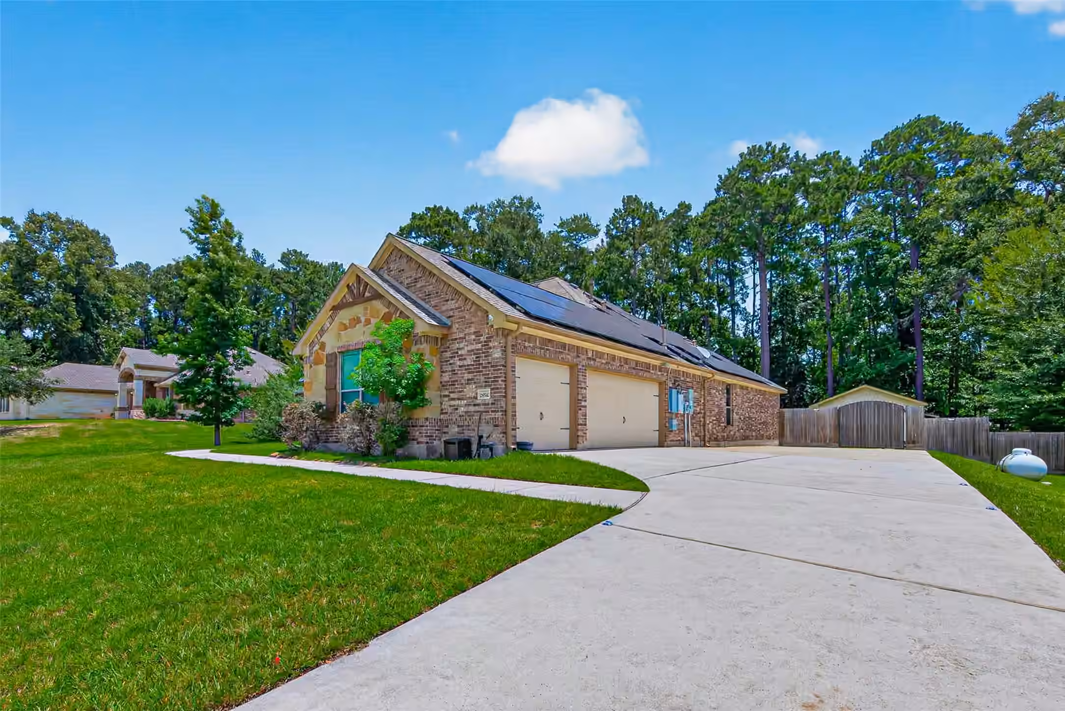Photo 7 of 28510 Redwood Cliff Lane, Huffman, TX