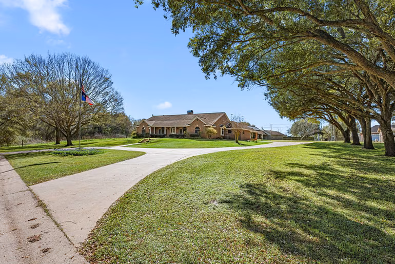 Photo 4 of 423 Jane Street, East Bernard, TX