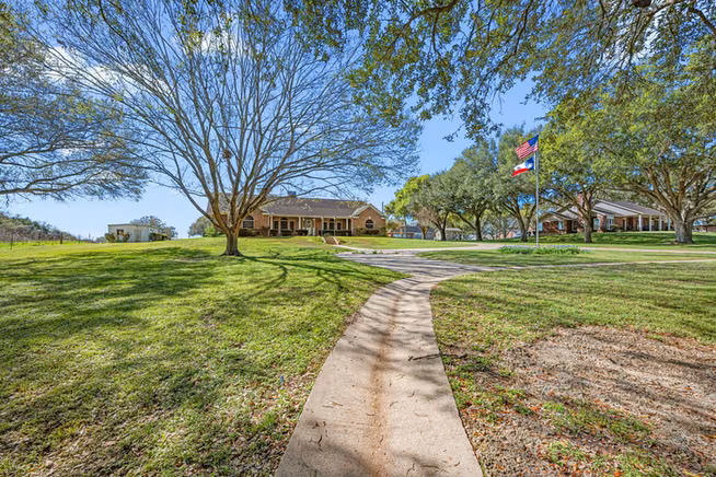 Photo 5 of 423 Jane Street, East Bernard, TX