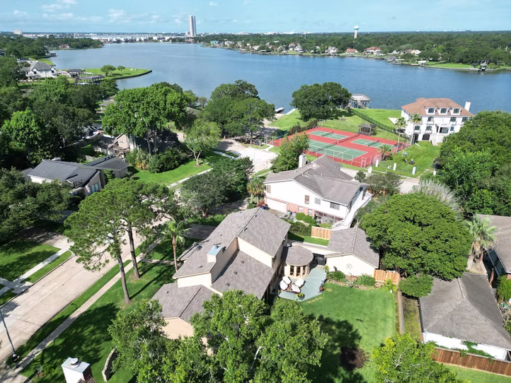 Photo 3 of 307 Crestwood Drive, El Lago, TX