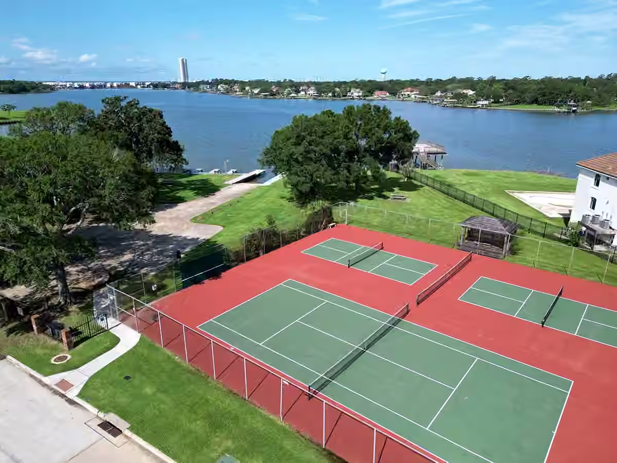 Photo 5 of 307 Crestwood Drive, El Lago, TX