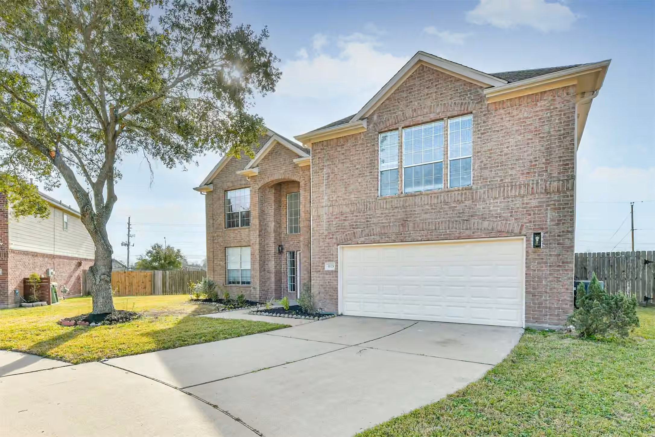 Photo 2 of 4113 Oak Point Drive, Pearland, TX