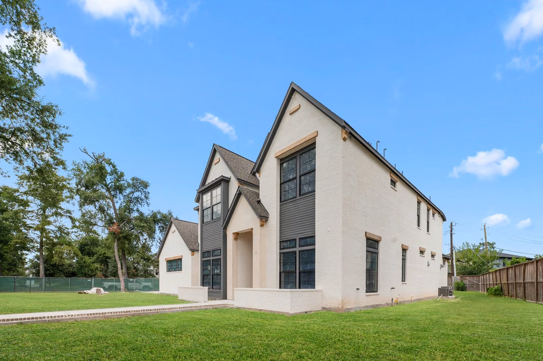Photo 2 of 752 W 43rd Street, Houston, TX